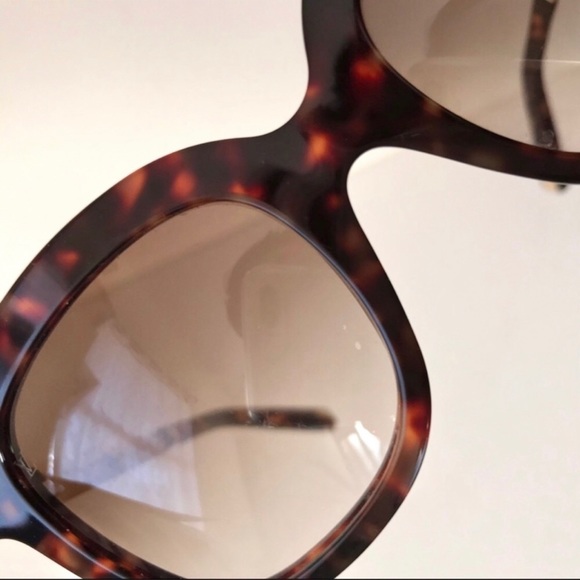 Louis Vuitton Audrey Tortoise Shell sunglasses - Picture 8 of 9